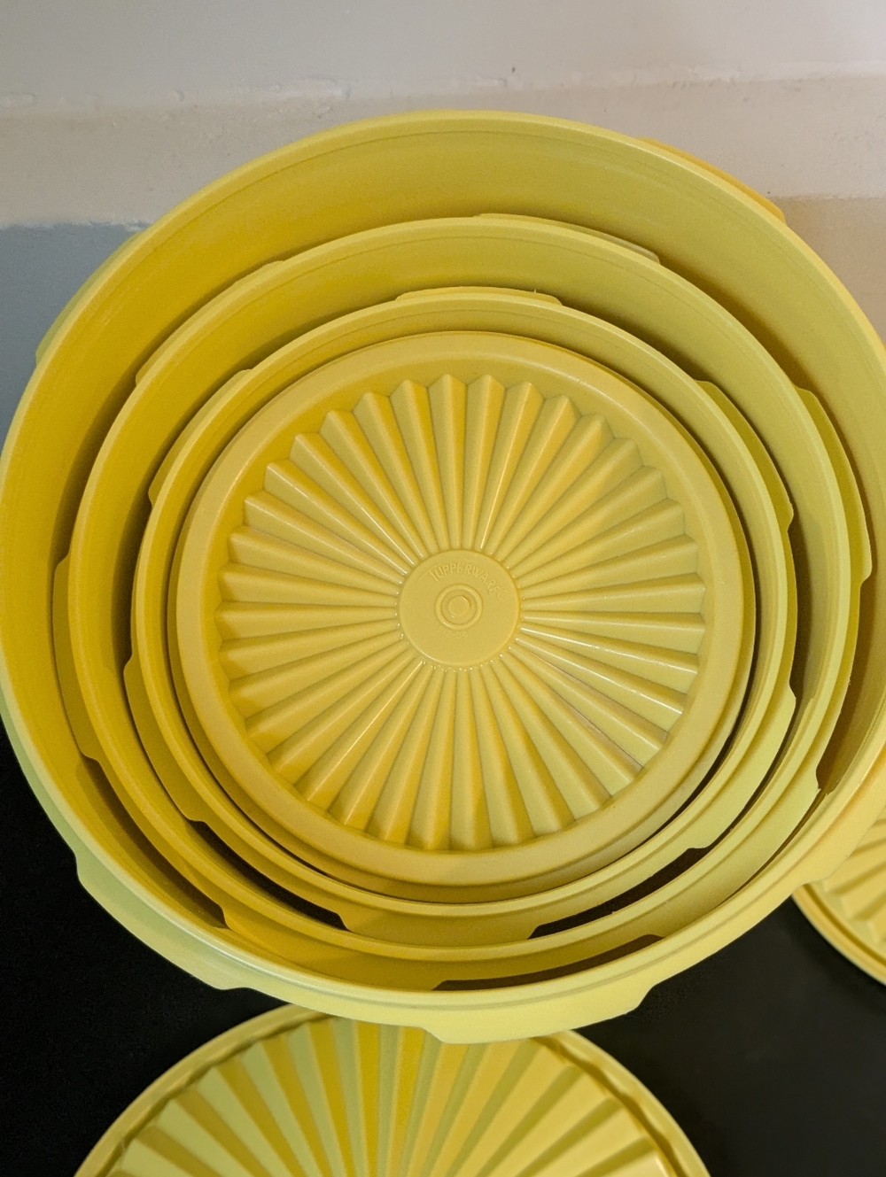 Tupperware Vintage 70's Daffodil Yellow Servalier Nesting Canister Set W/Lids - Picture 5 of 13